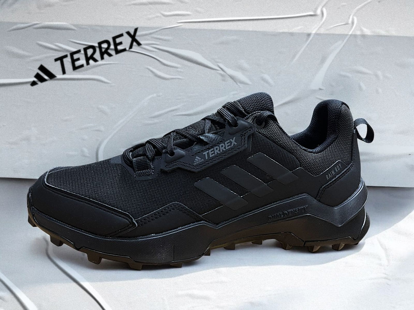 Adidas Terrex AX4 Primegreen Rain.RDY 'Black Carbon' (H67966) – Calzado de senderismo impermeable en negro y gris, diseñado para aventuras al aire libre en condiciones húmedas.