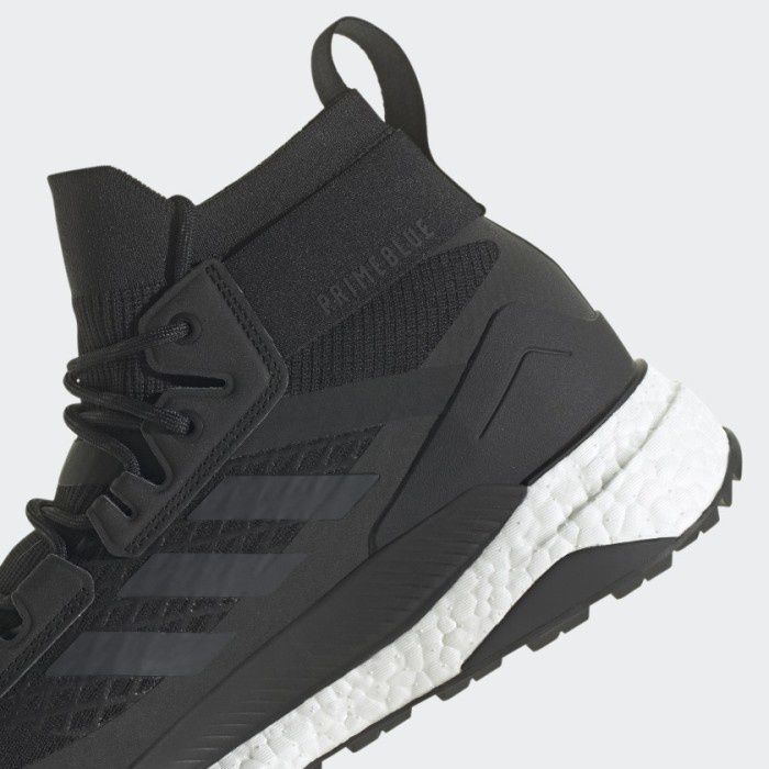Adidas Terrex Free Hiker Negra (AD-GW2810) – zapatilla Primeblue 'Black Carbon' en Core Black, ideal para senderismo y aventuras urbanas.