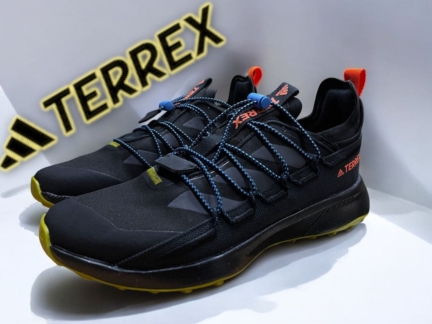 Adidas Terrex Voyager 21 Canvas 'Black Orange Gum' (GX8676) – Zapatillas de senderismo en negro con detalles en naranja y suela de goma, diseñadas para aventuras al aire libre.