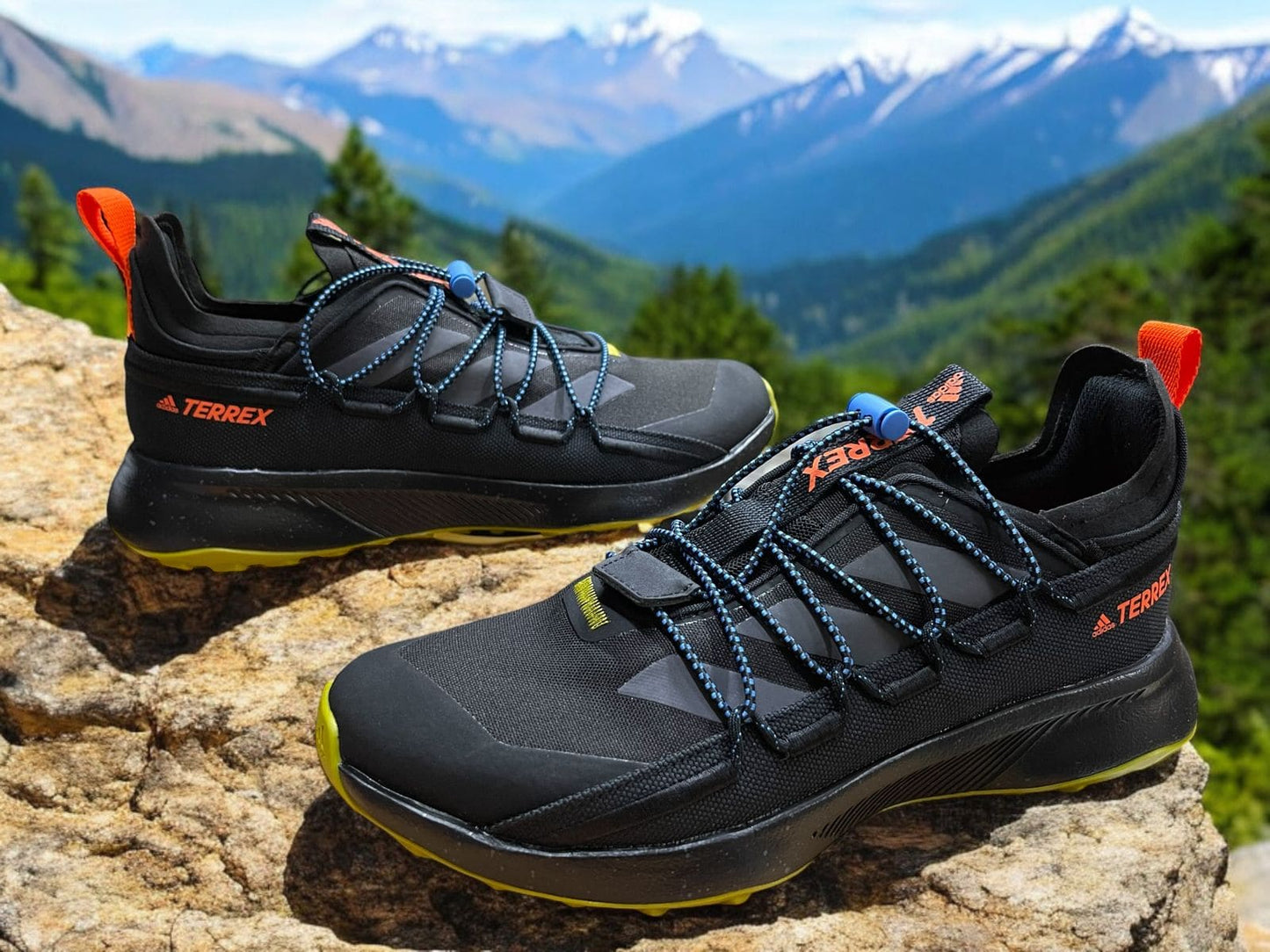 Adidas Terrex Voyager 21 Canvas 'Black Orange Gum' (GX8676) – Zapatillas de senderismo en negro con detalles en naranja y suela de goma, diseñadas para aventuras al aire libre.