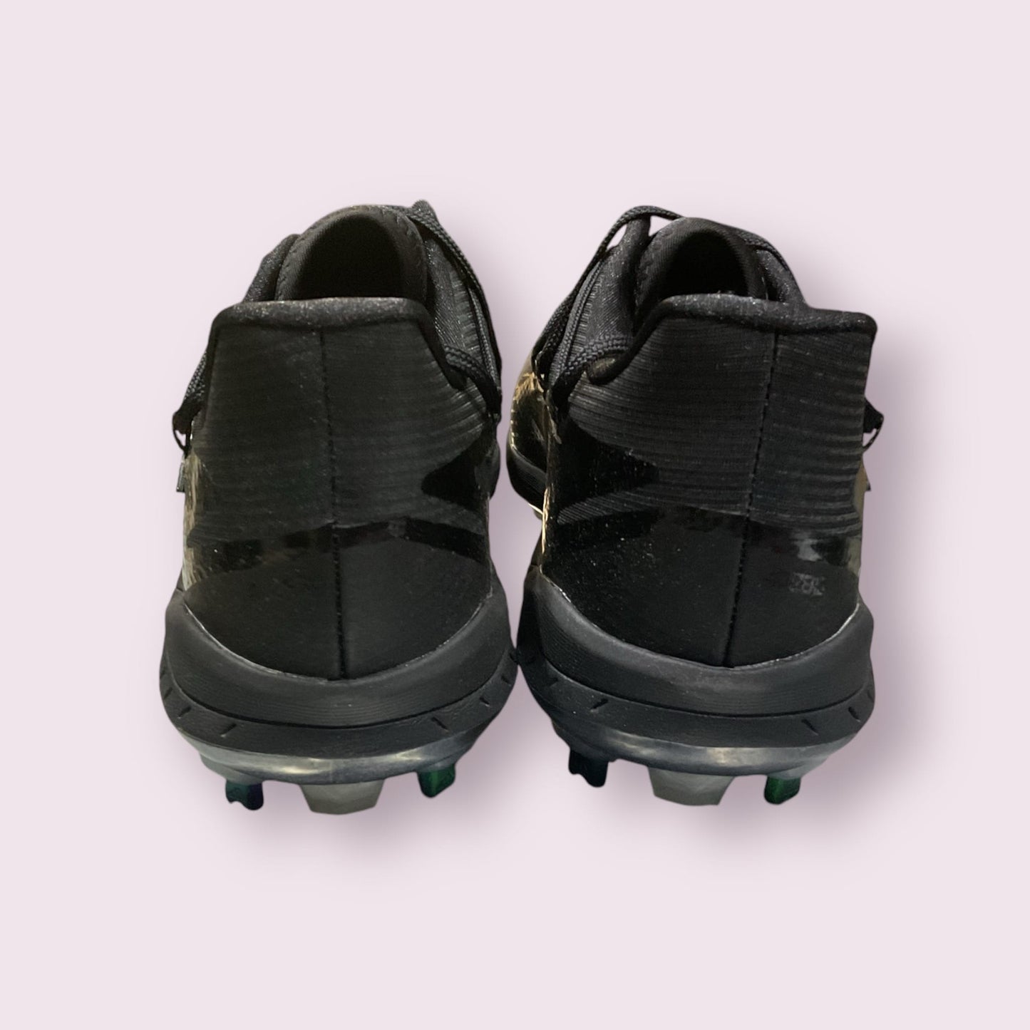 Zapatillas de béisbol Adizero Afterburner 8 en negro, ligeras y transpirables, con suela de tacos para máxima velocidad y tracción en el campo