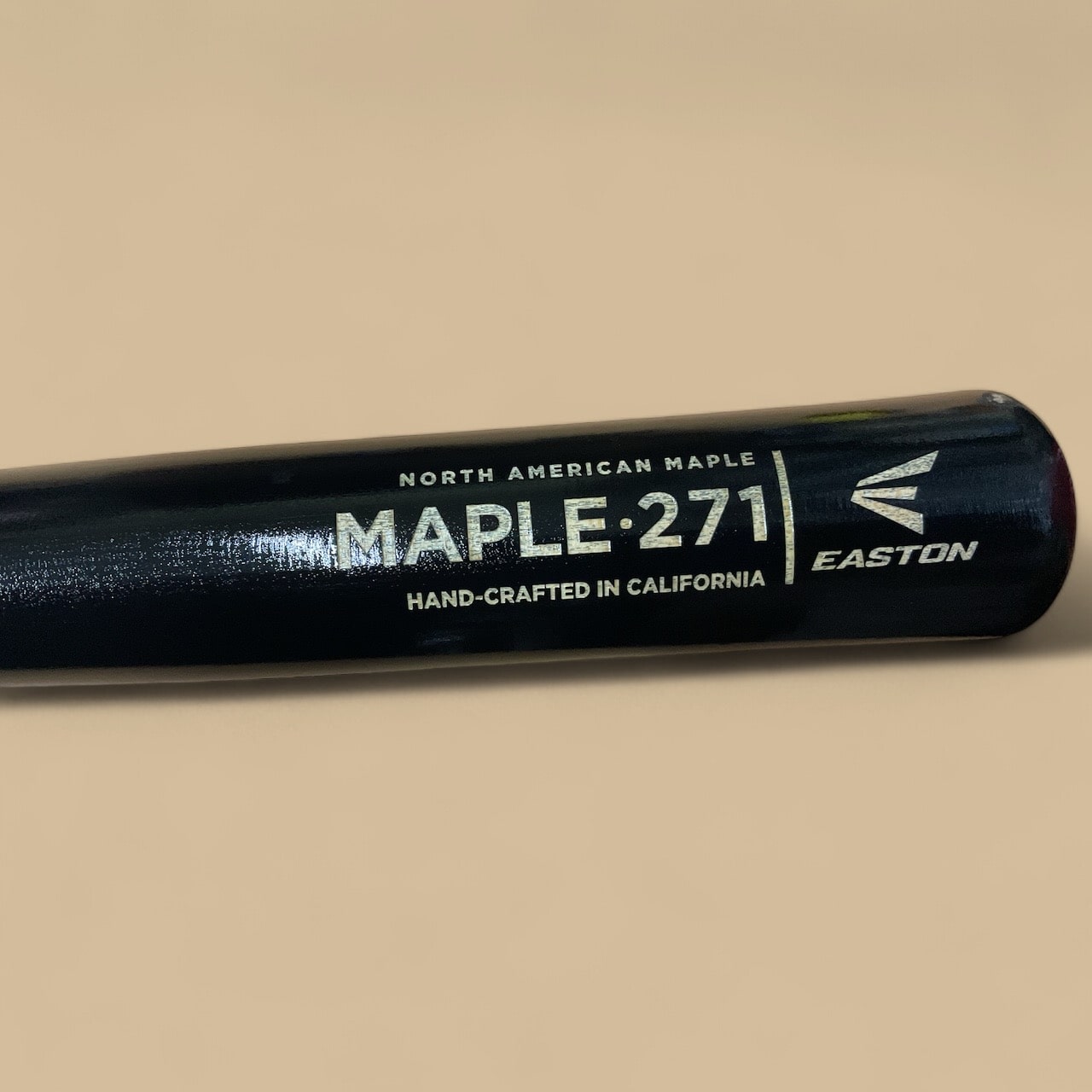 Bate de béisbol Easton Maple 271, hecho de madera de arce, con diseño balanceado para un swing rápido y potente