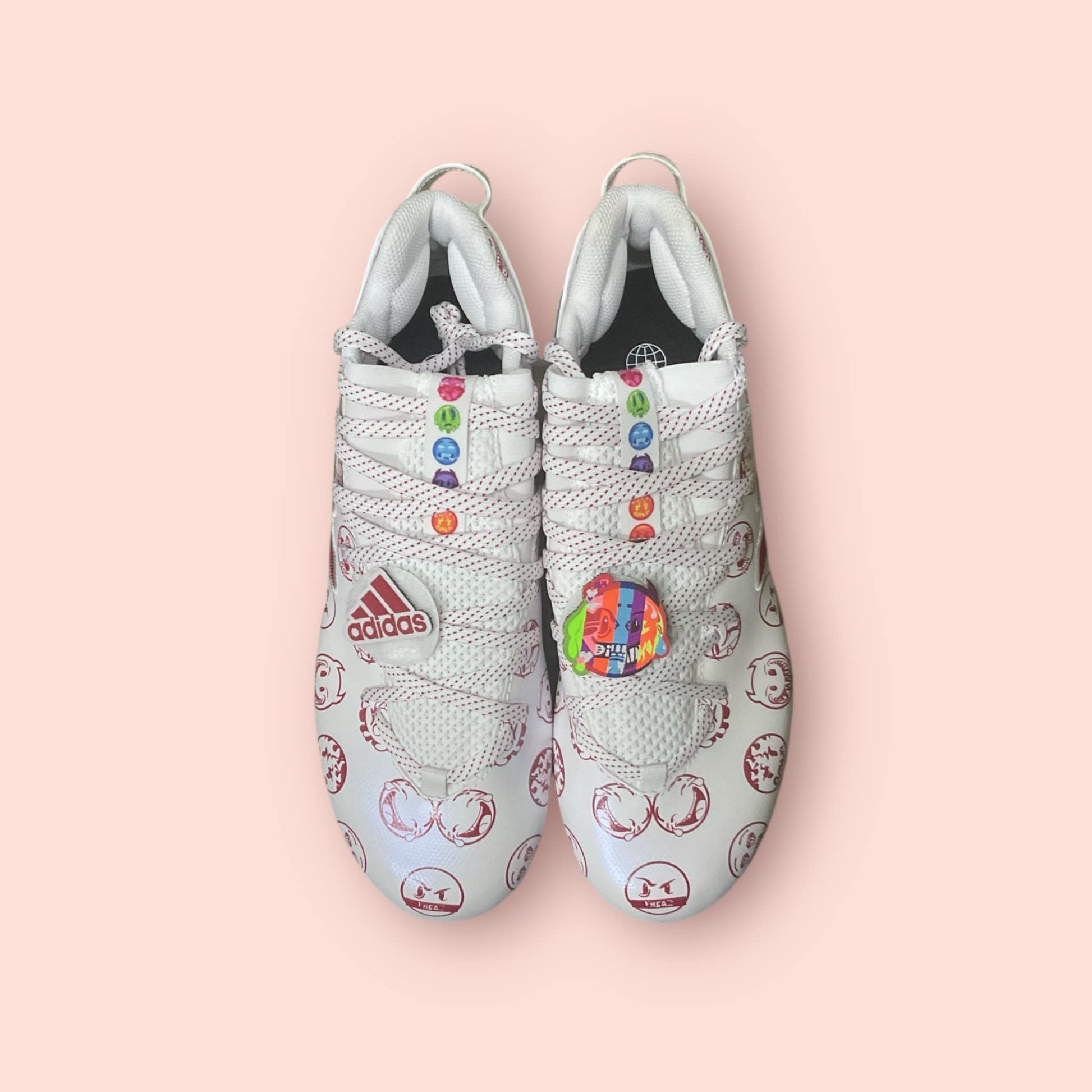 Zapatillas de béisbol Freak 22 Big Mood DSG SM en rojo, con suela de tacos moldeados para tracción y estilo en el campo