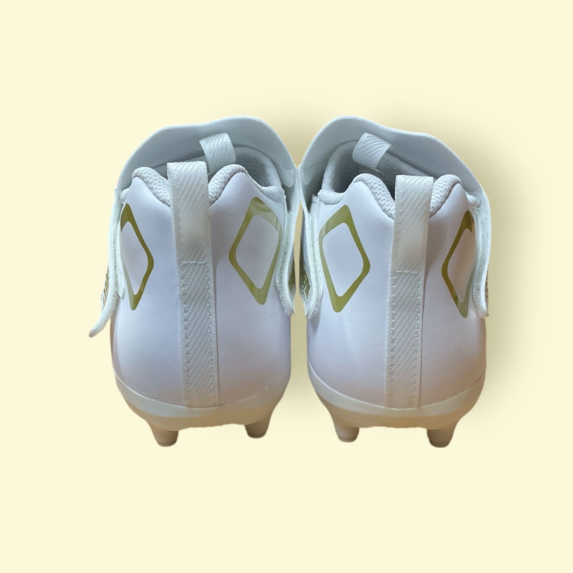 Botines Freak Spark Jr, calzado deportivo blanco y dorado, zapatos de fútbol y béisbol para jóvenes jugadores