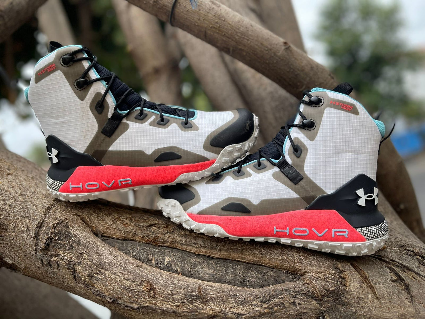 Botas HOVR DAWN blanco de Under Armour