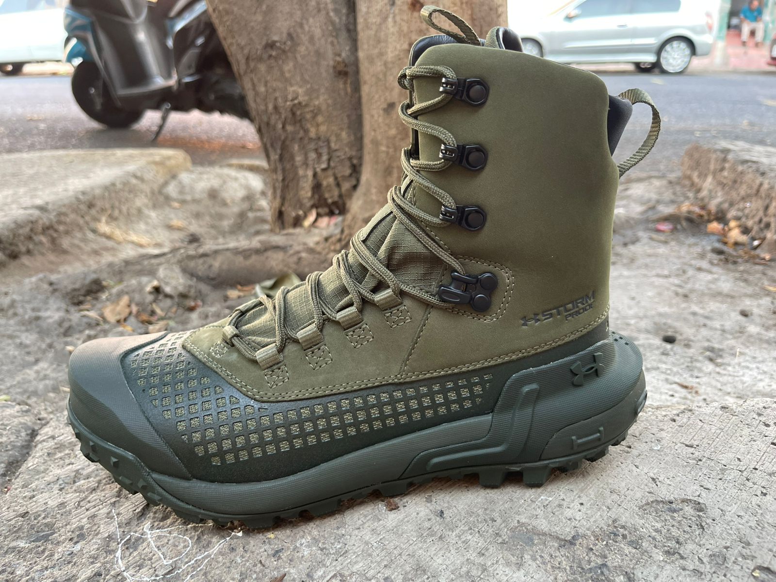 Under Armour HOVR Raider verde – Zapatilla de alto rendimiento con tecnología HOVR, amortiguación reactiva y diseño versátil para entrenamiento y uso diario