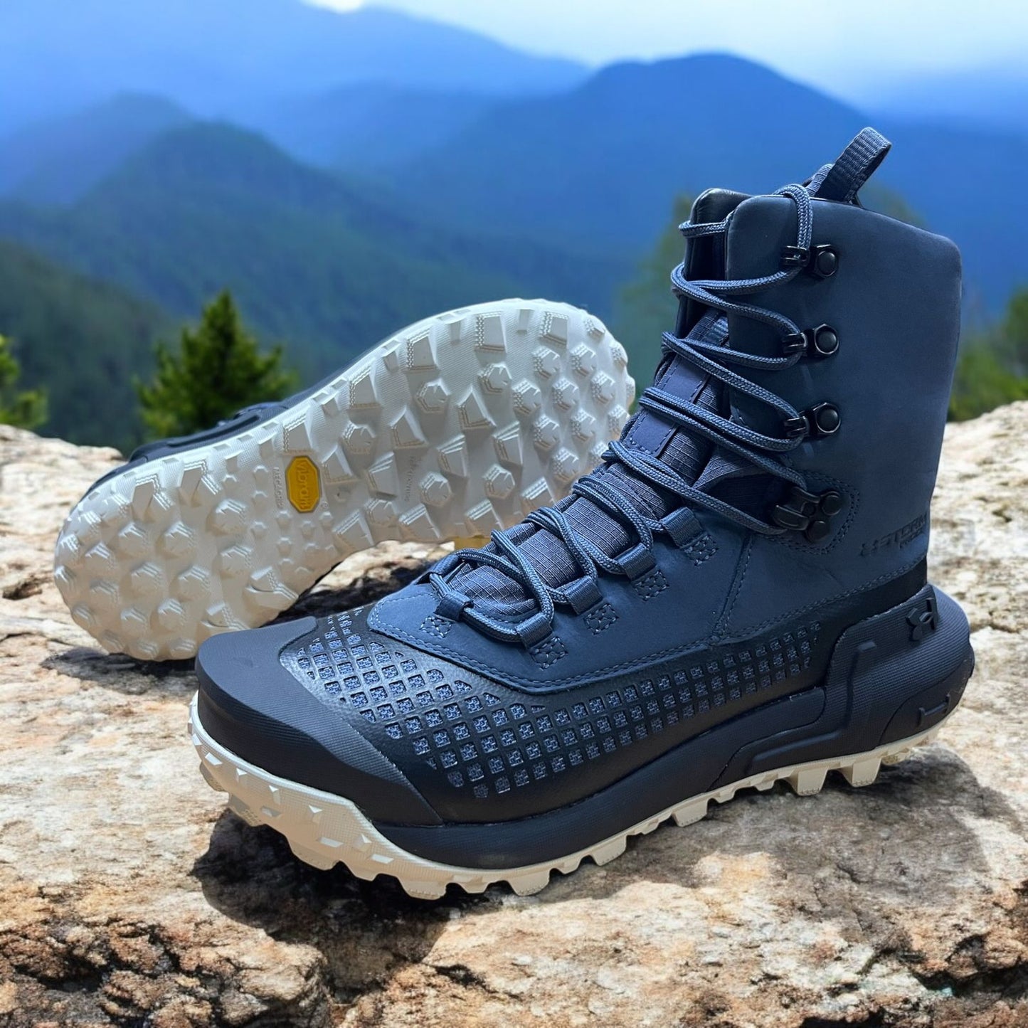 Under Armour HOVR Raider gris azulado – Zapatilla deportiva con tecnología HOVR, amortiguación reactiva y diseño versátil para entrenamientos y uso diario