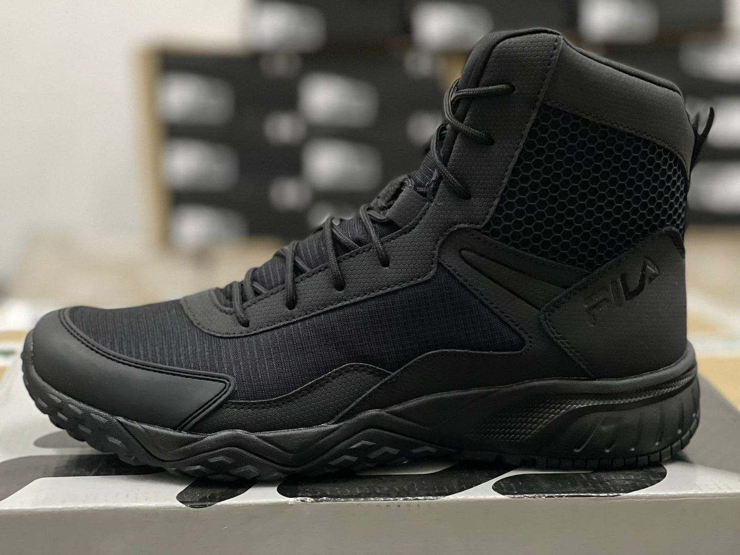 BOTA CHASTIZER NEGRO FILA