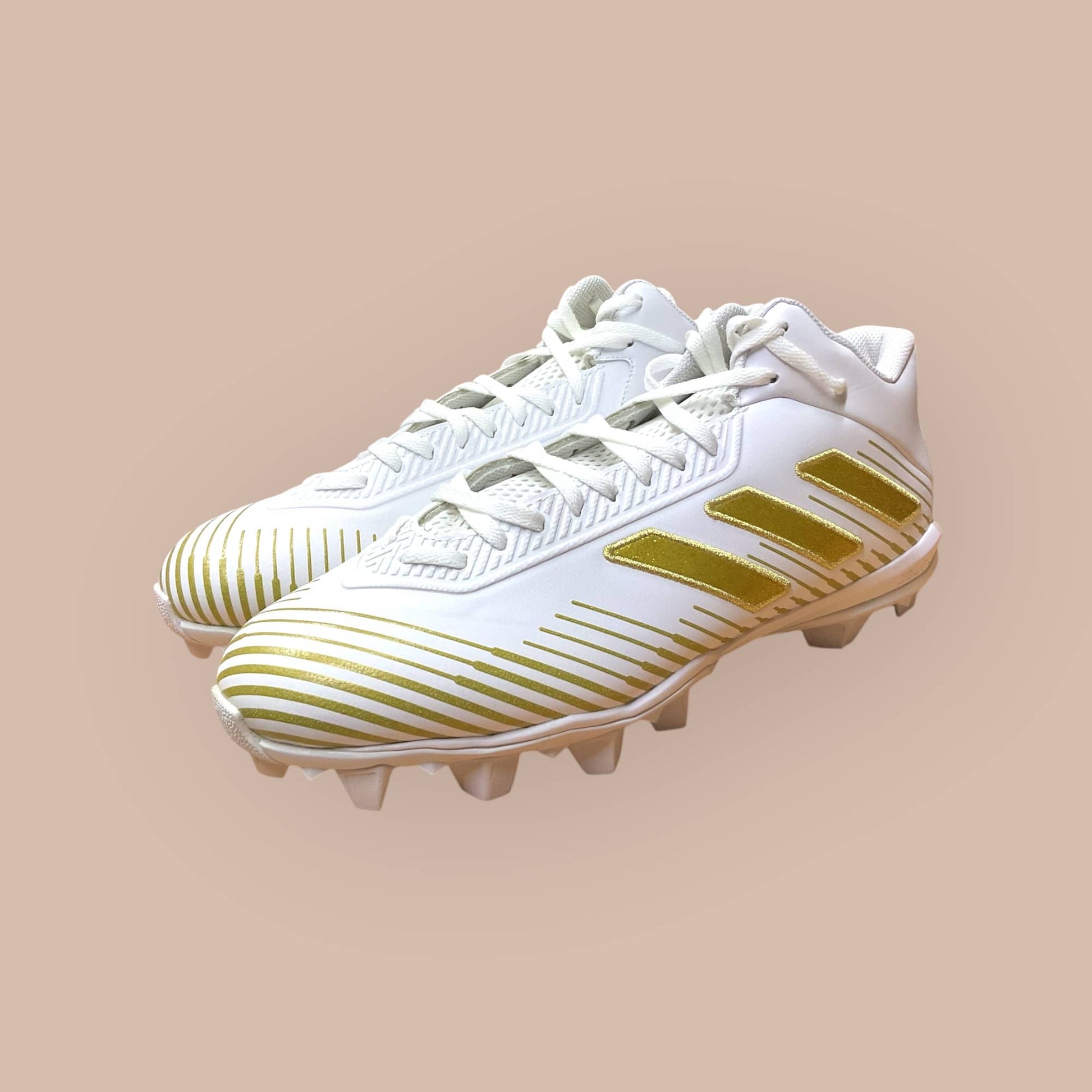 Botines Freak MD 2.0 blanco y dorado parajugadores de fútbol y béisbol