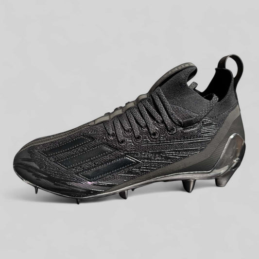 Zapato Adidas Adizero Primeknit negro, con tejido flexible y suela metálica, ideal para velocidad y tracción en el béisbol.