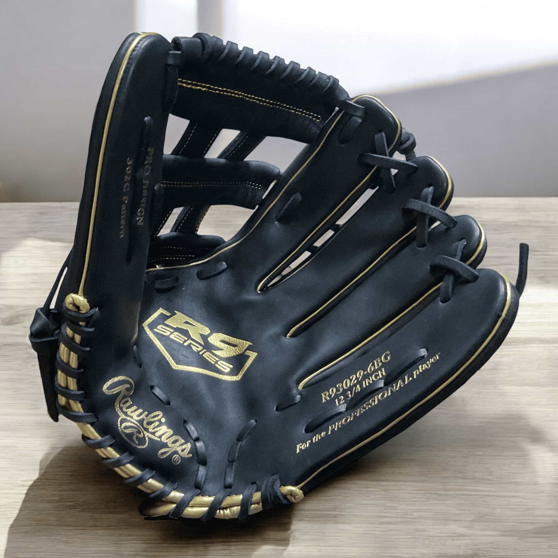 Guante Rawlings Fielder de 12.75 pulgadas para lanzador derecho, diseñado para versatilidad, alcance y comodidad en el campo de béisbol
