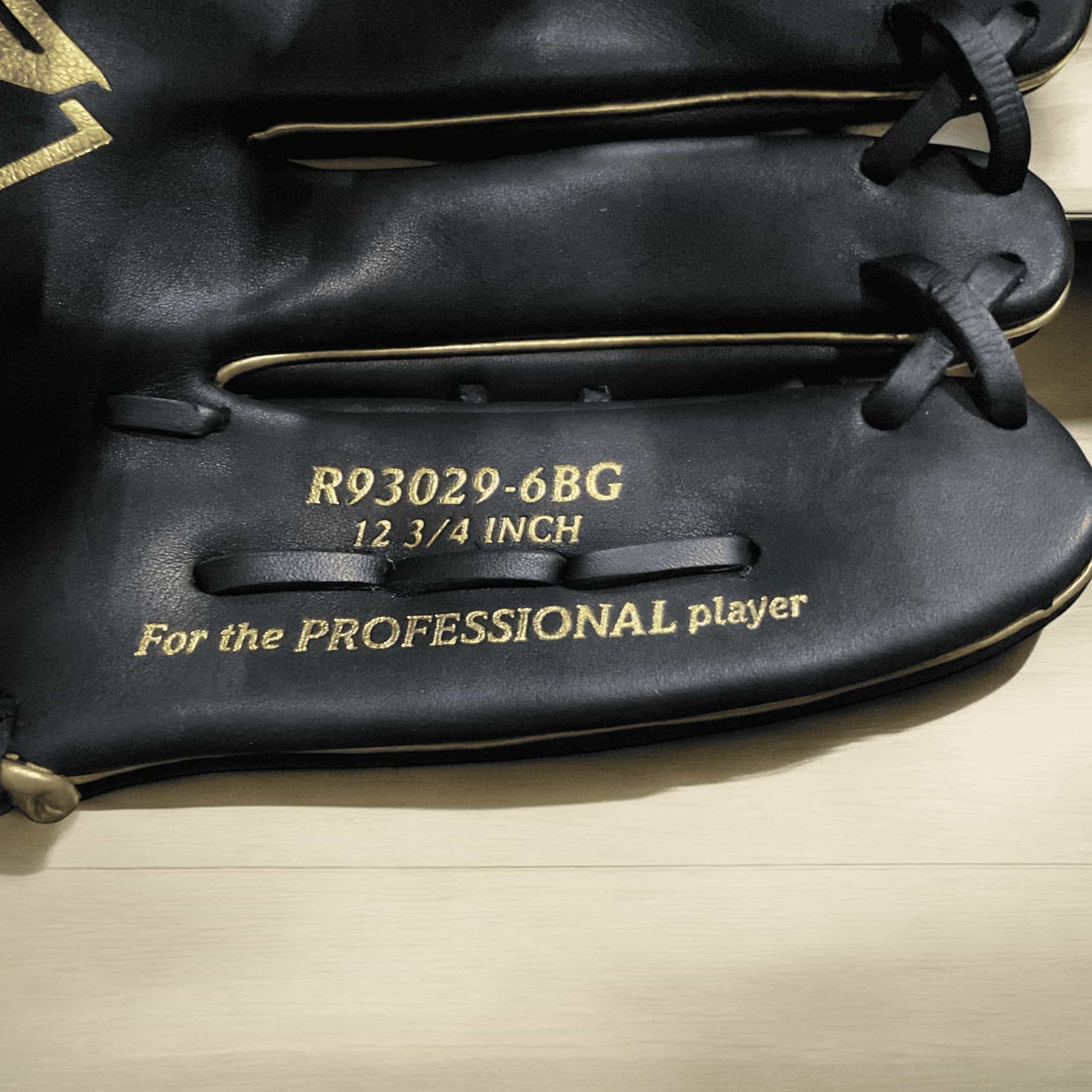 Guante Rawlings Fielder de 12.75 pulgadas para lanzador derecho, diseñado para versatilidad, alcance y comodidad en el campo de béisbol