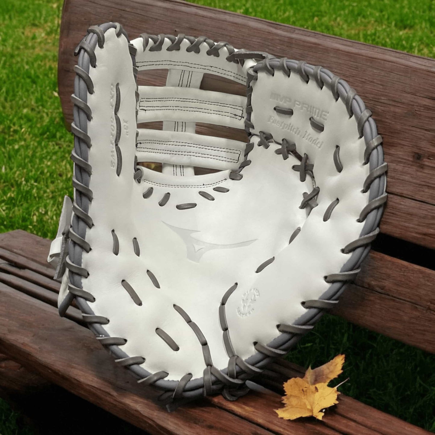 Guante Mizuno MVP Prime Newman de 13" para primera base y lanzador derecho, con diseño duradero y cómodo para un control superior en el campo