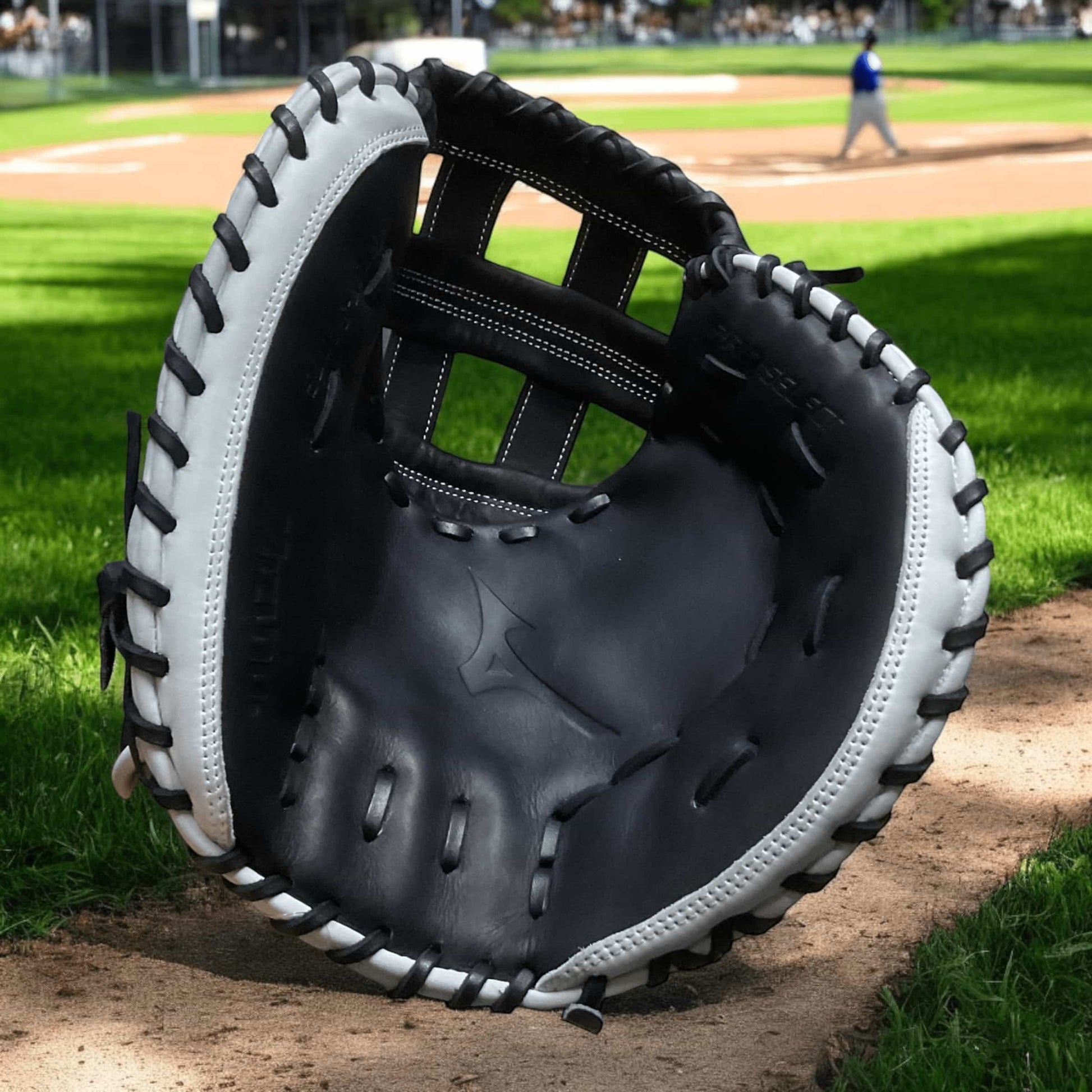 Mascota Mizuno Pro Select Catcher 34.5", diseñada para ofrecer comodidad, durabilidad y alto rendimiento con un ajuste seguro y protección óptima para receptores