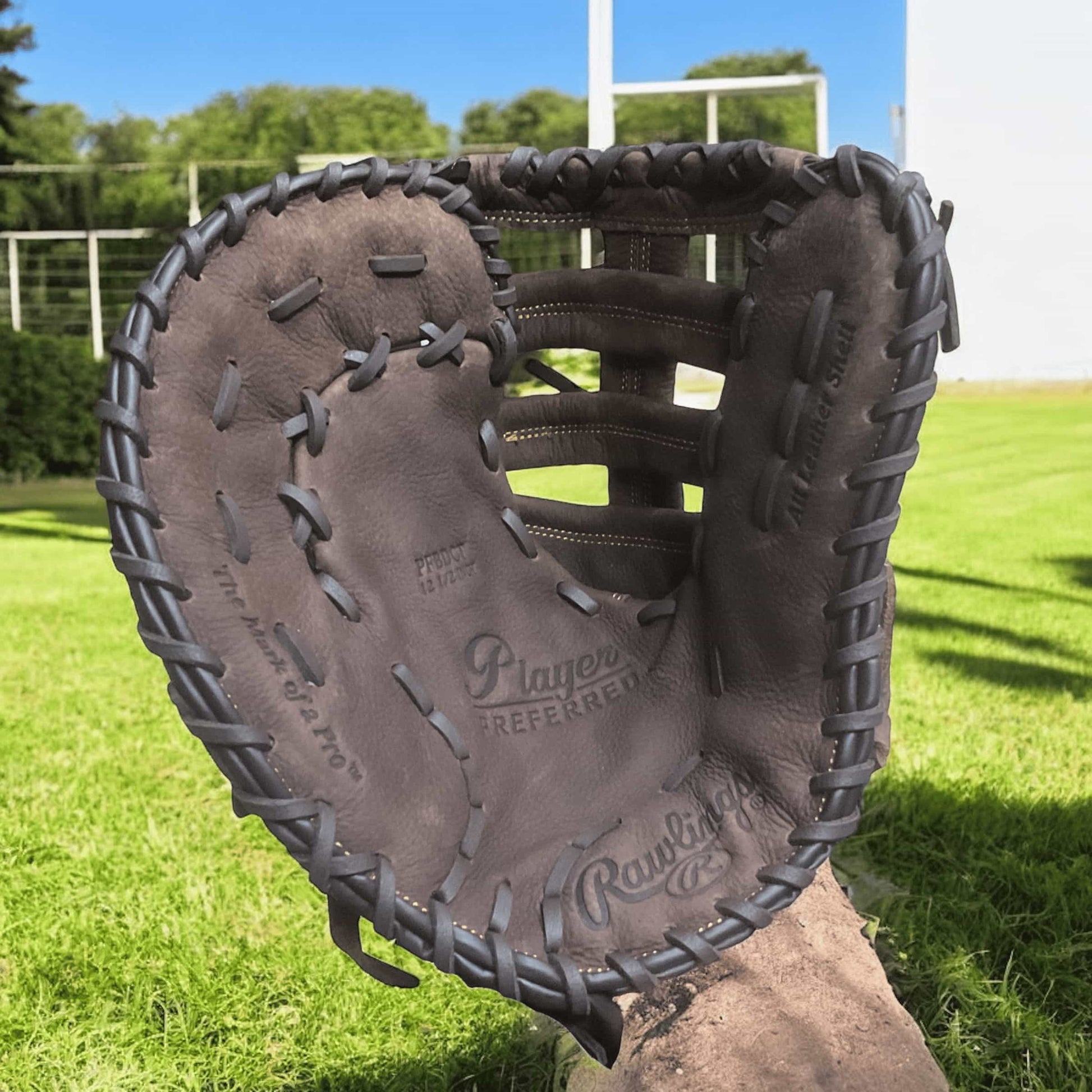 Guante Rawlings Newman de primera base para lanzador derecho, tamaño 12.5 pulgadas, diseñado para durabilidad y atrapadas precisas en el béisbol