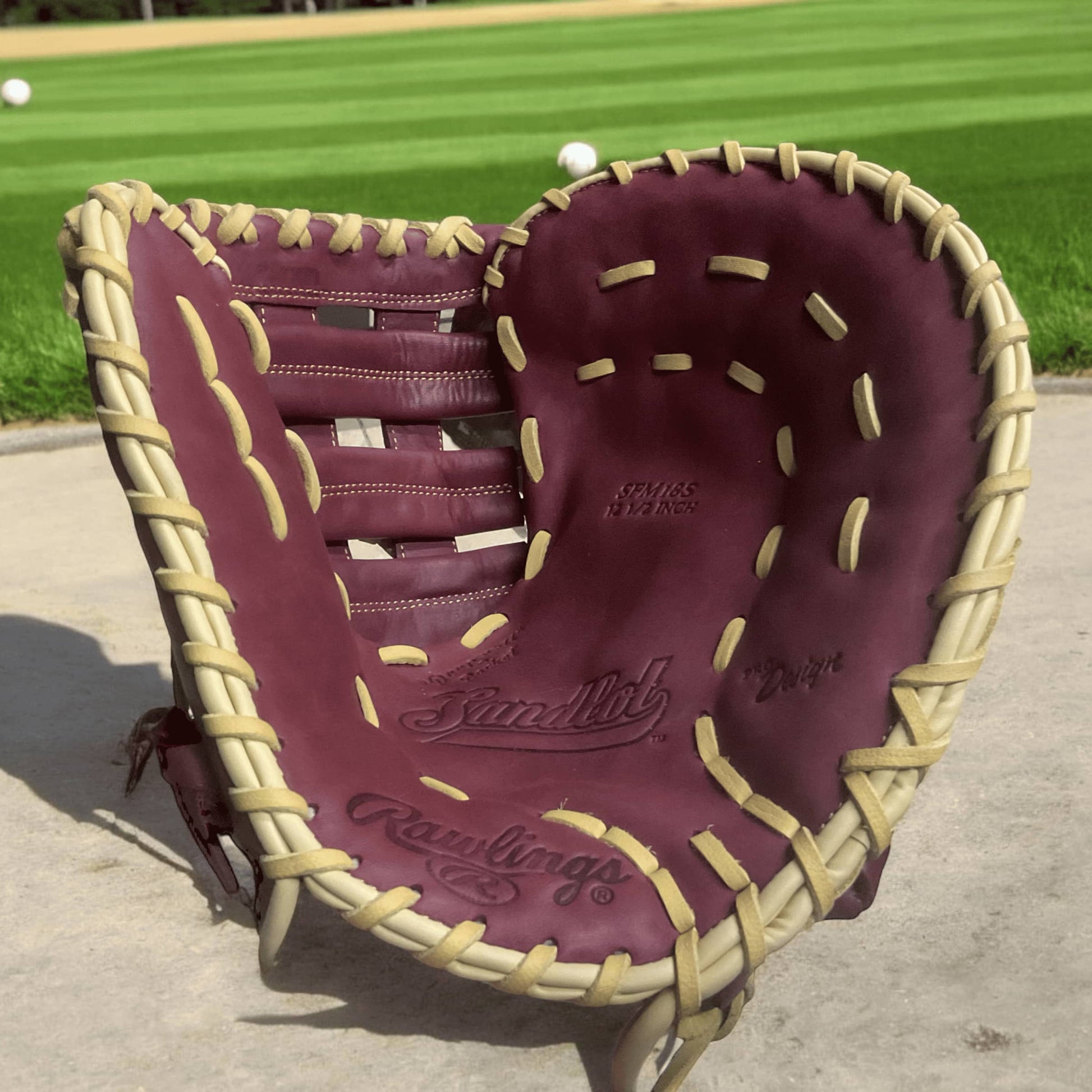 Guante Rawlings Sandlot Newman de 12.5 pulgadas para lanzador derecho, estilo vintage, con amplio bolsillo y comodidad ideal para primera base en béisbol