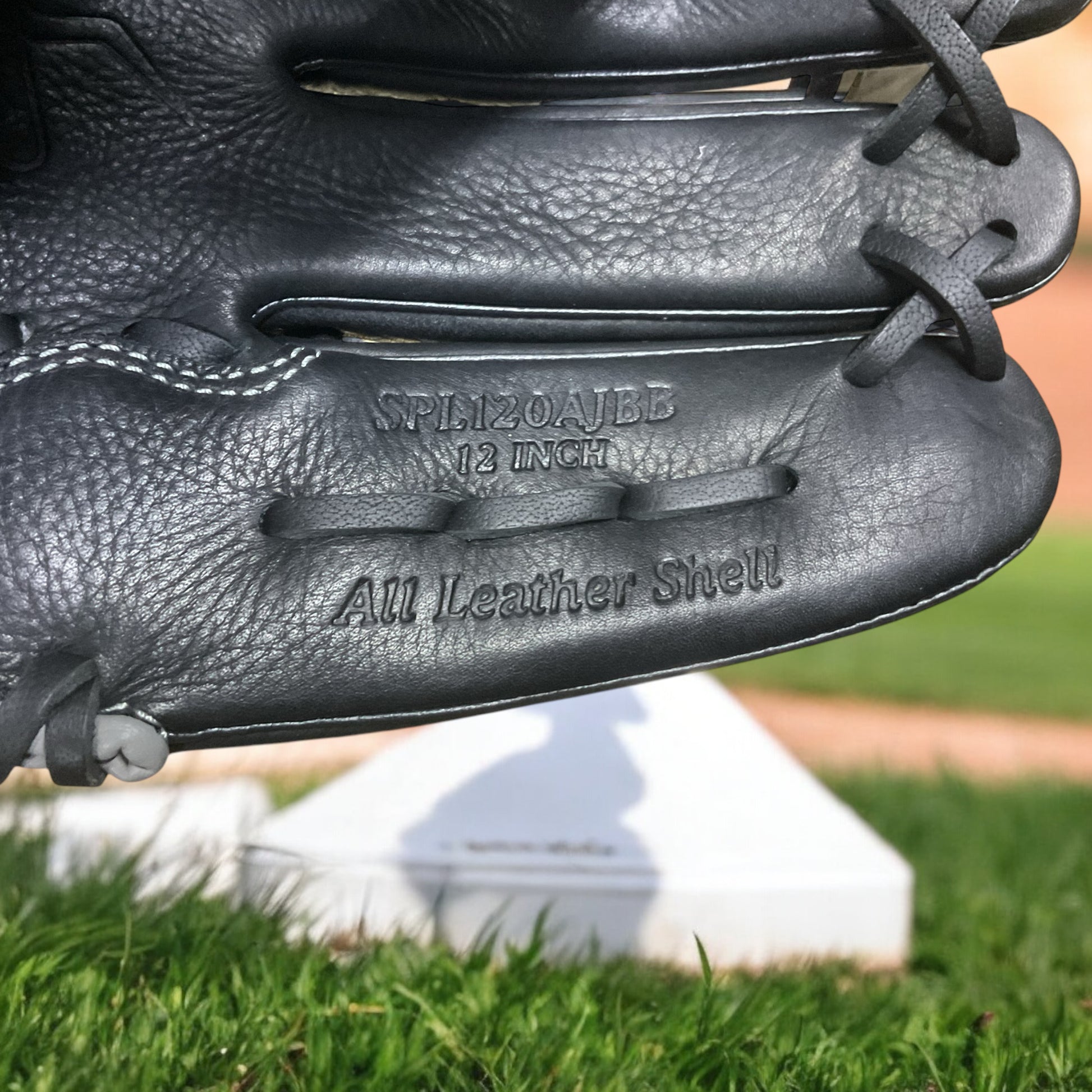 Guante Rawlings Fielder 12 pulgadas, edición Aaron Judge, para lanzador derecho, diseñado para durabilidad y rendimiento en el béisbol.