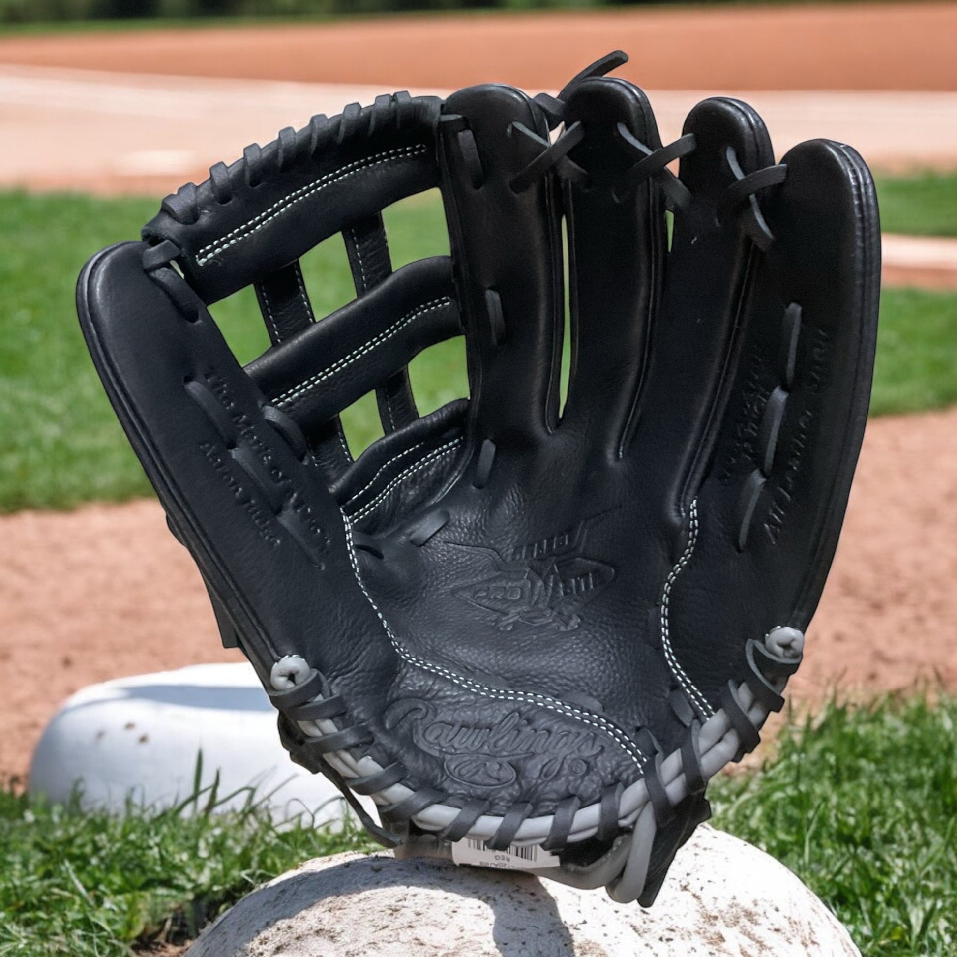 Guante Rawlings Fielder 12 pulgadas, edición Aaron Judge, para lanzador derecho, diseñado para durabilidad y rendimiento en el béisbol.