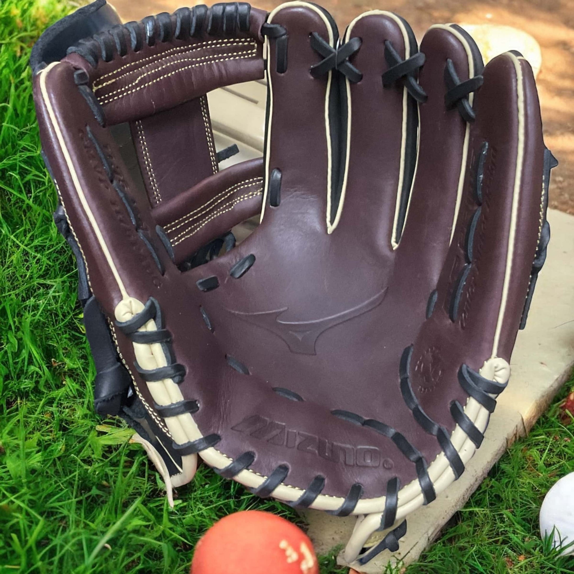 Guante Mizuno MVP Prime Cuadro de 11.75 pulgadas para lanzador derecho, diseñado para precisión, durabilidad y jugadas rápidas en el béisbol.