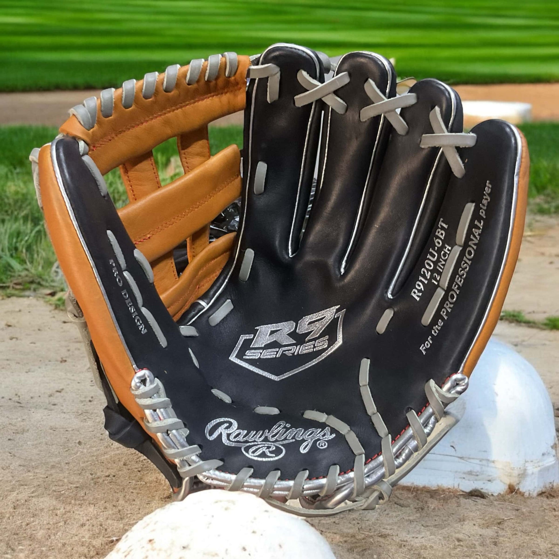 Guante Rawlings R9 Cuadro de 12 pulgadas para lanzador derecho, diseñado para durabilidad, control y precisión en el béisbol