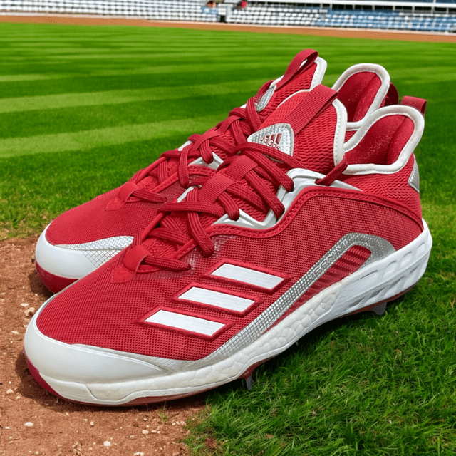 Zapatillas de béisbol Icon 6 en rojo, con suela optimizada para tracción y diseño ligero para comodidad en el campo