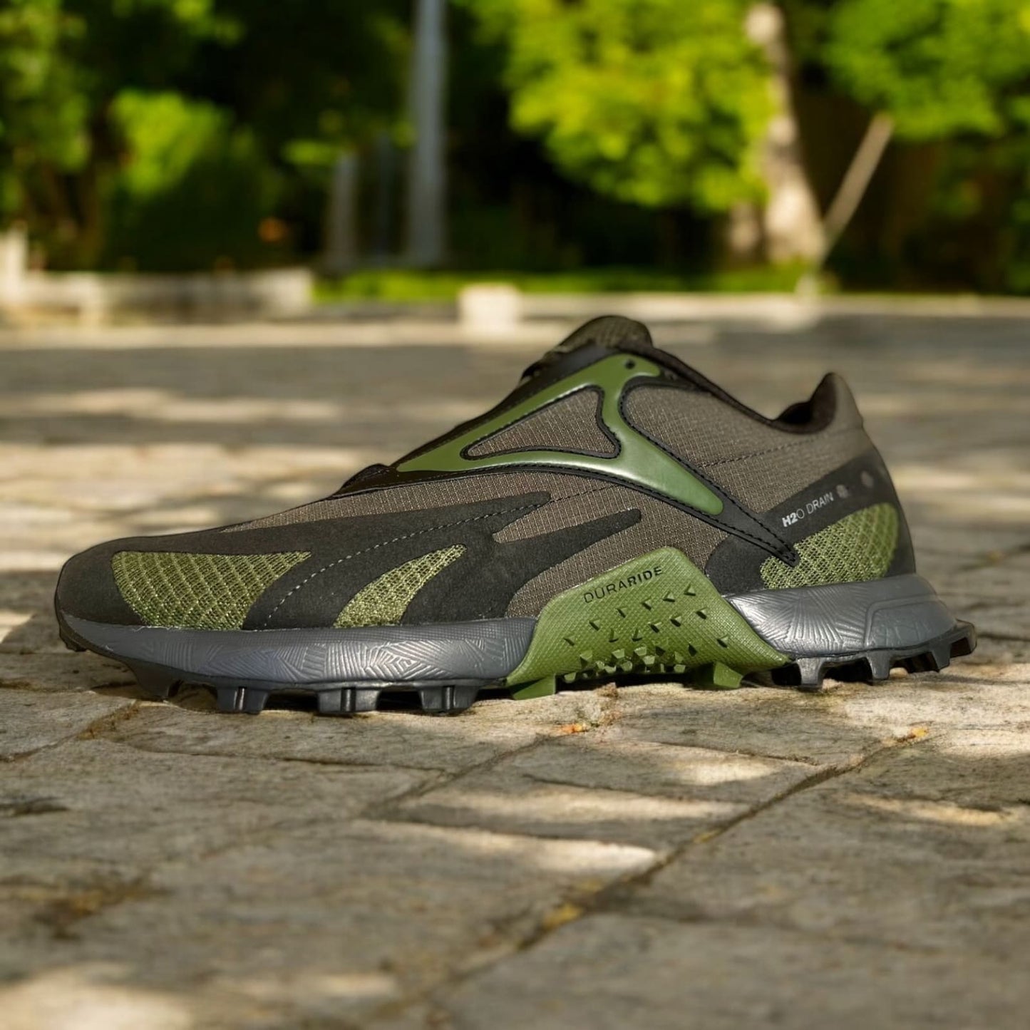 Las Reebok AT Craze 2.0 (modelo FU8344) son zapatillas deportivas diseñadas para ofrecer comodidad y rendimiento en actividades al aire libre.