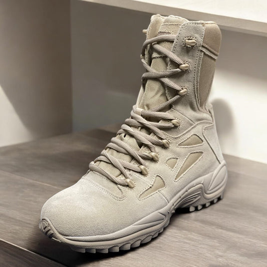 Botas Reebok Rapid Response color arena, diseño táctico ligero con suela de alta tracción y materiales transpirables, perfectas para uso profesional.