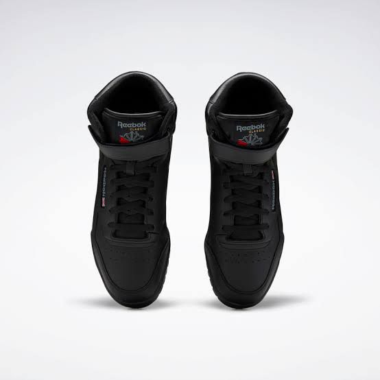 Tenis Reebok Ex-O-Fit de cuero negro con diseño retro y ajuste cómodo, ideales para estilo casual.