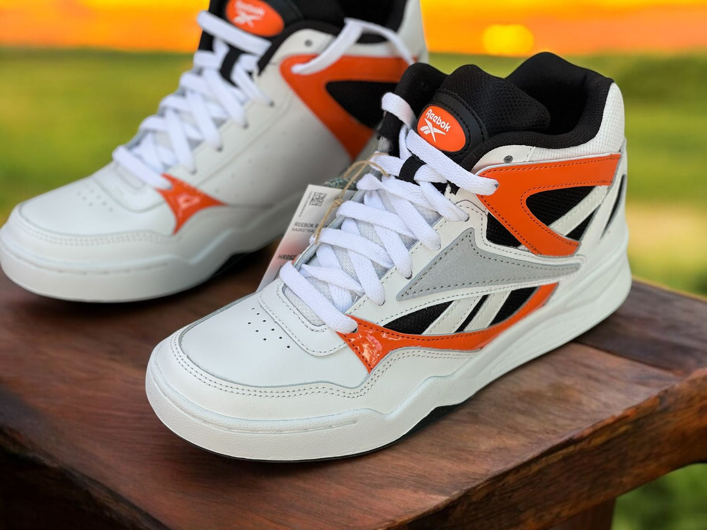 Reebok Royal BB4500 Hi 2 'White Smash Orange' (HR0527) – Zapatillas de baloncesto de caña alta en blanco con detalles en naranja y negro, diseño retro inspirado en los años 80