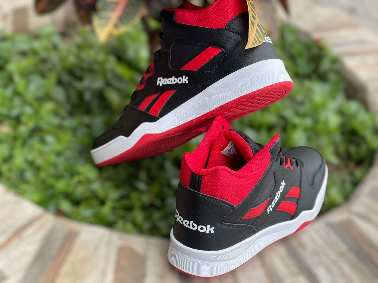 Reebok Royal BB4500 High 2 'Black Vector Red' (GX5304) – Zapatillas de baloncesto de caña alta en negro con detalles en rojo y blanco, diseño retro de los años 80
