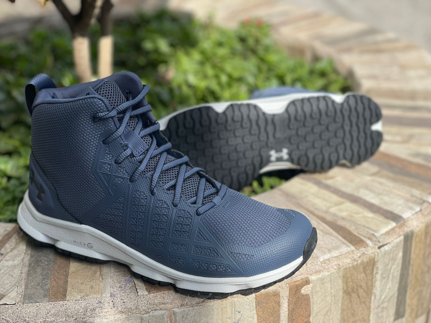 BOTA STRIKEFAST GRIS