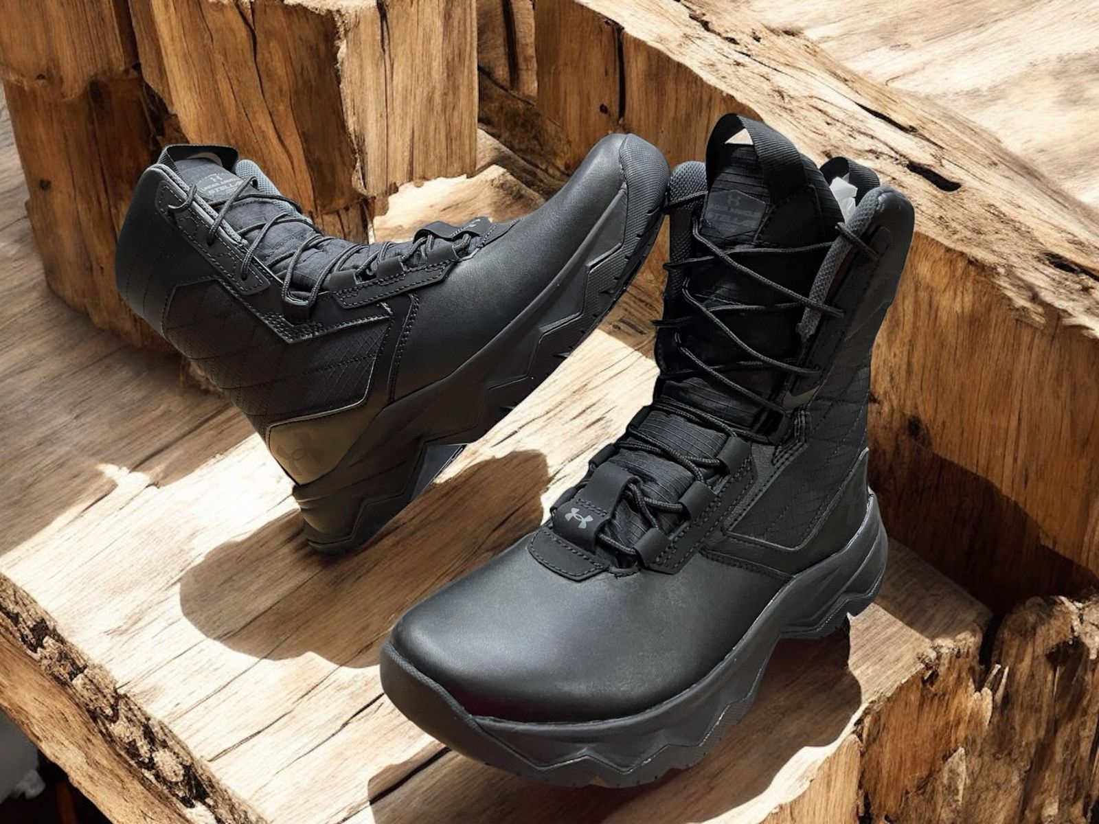 Botas tácticas Under Armour Stellar G2 negras, resistentes y cómodas para uso policial, militar y senderismo.