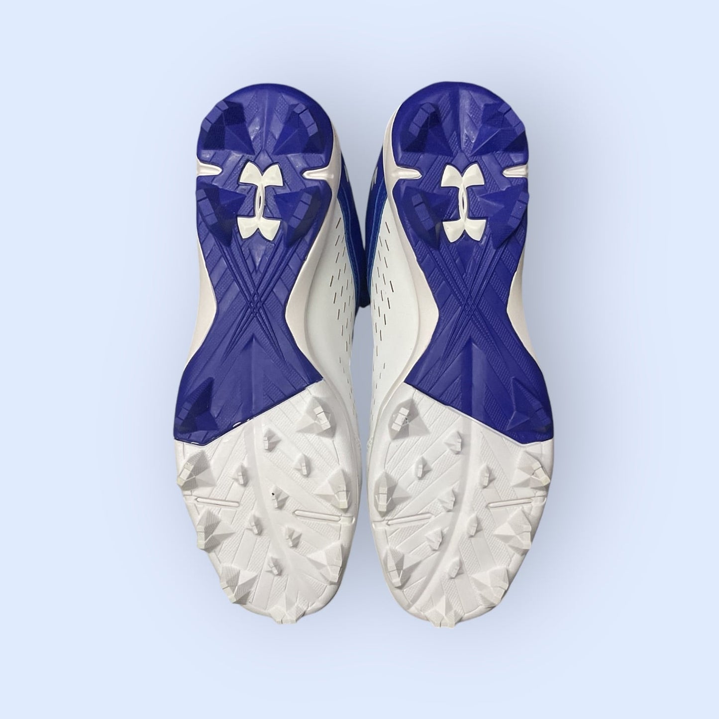 UA Leadoff Low RM azul/blanco, zapato de béisbol de corte bajo con parte superior ligera, plantilla acolchada y suela de goma para tracción, diseñado para jóvenes atletas