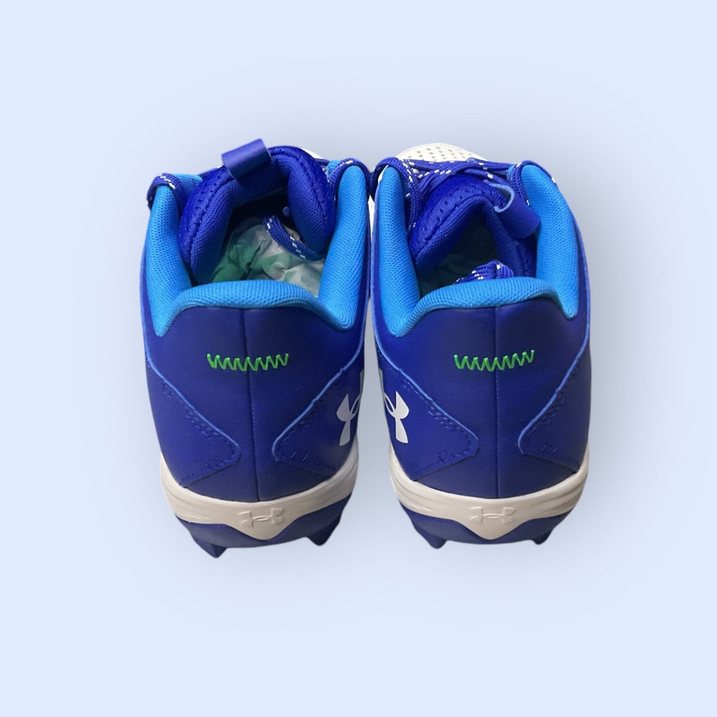 UA Leadoff Low RM azul/blanco, zapato de béisbol de corte bajo con parte superior ligera, plantilla acolchada y suela de goma para tracción, diseñado para jóvenes atletas