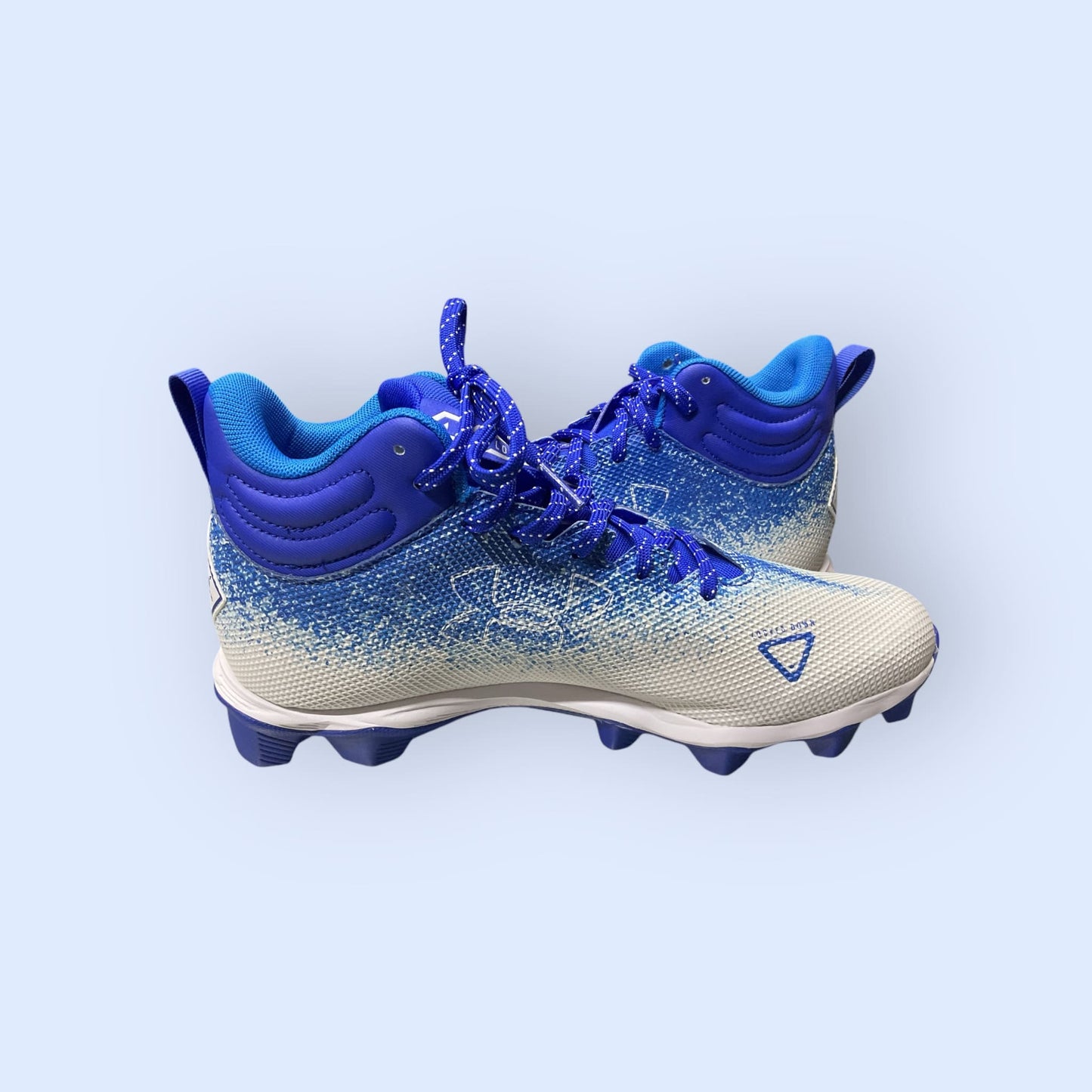 Zapatillas UA Spotlight Fran RM 2.0 en color azul, ideales para correr y entrenar, con diseño moderno, parte superior transpirable y suela de goma para un agarre superior.