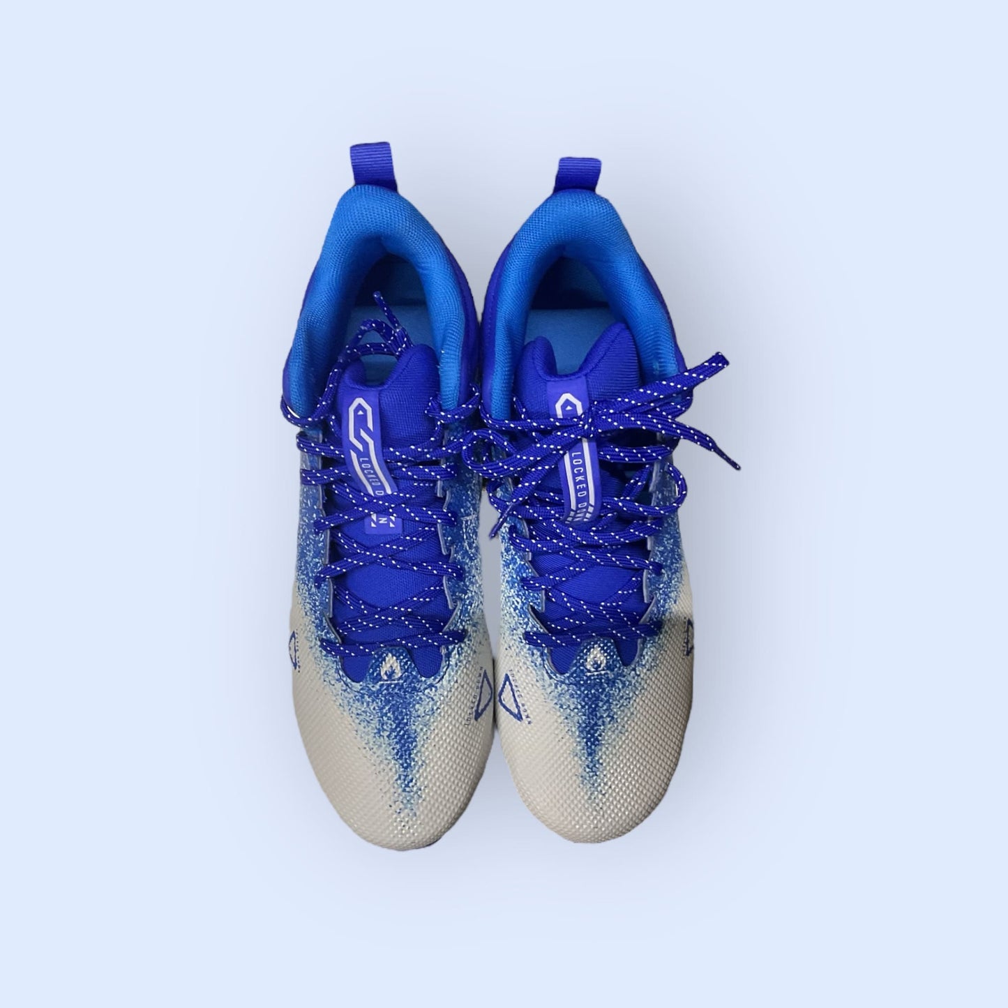 Zapatillas UA Spotlight Fran RM 2.0 en color azul, ideales para correr y entrenar, con diseño moderno, parte superior transpirable y suela de goma para un agarre superior.