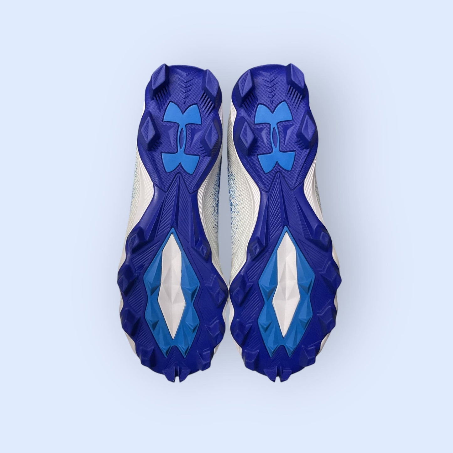 Zapatillas UA Spotlight Fran RM 2.0 en color azul, ideales para correr y entrenar, con diseño moderno, parte superior transpirable y suela de goma para un agarre superior.
