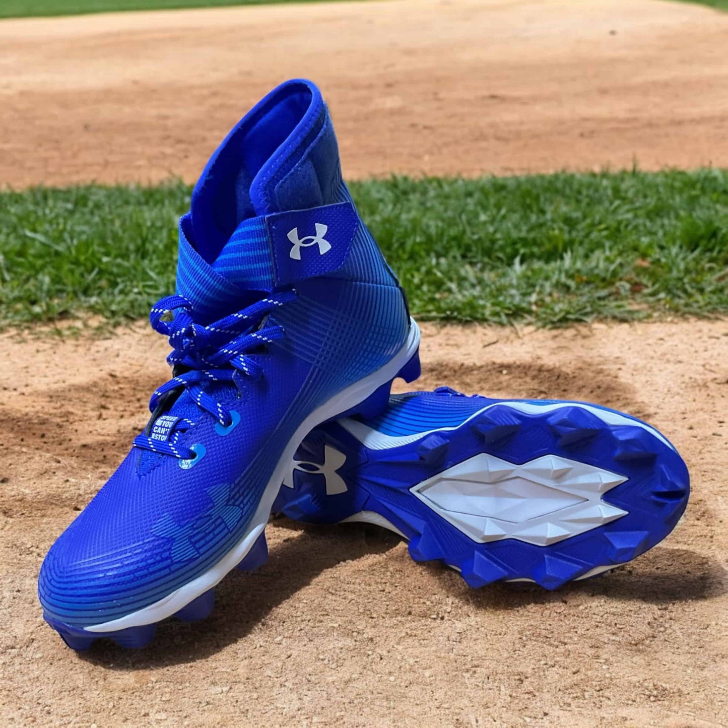 Zapatillas UA Highlight Franchise Azul con tecnología ClutchFit para fútbol y béisbol, en color azul.