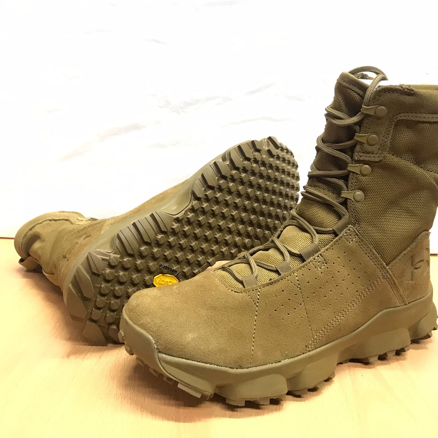 Under Armour Tac Loadout Coyote (UA-3022606-200) – Bota táctica resistente con suela de alto agarre, diseño ligero y durabilidad para operaciones exigentes