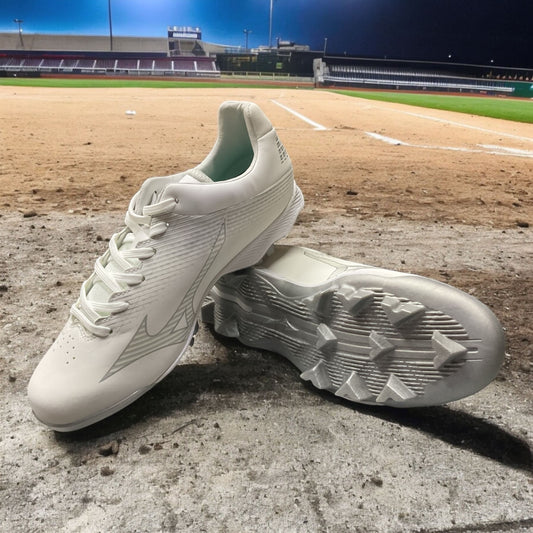 Zapatillas de béisbol Wave Finch Lightrevo en blanco y gris, con tecnología Wave para amortiguación y tracción óptima en el campo