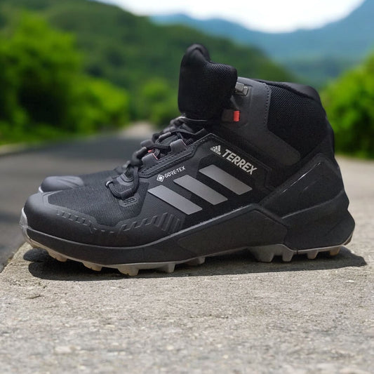 Adidas Swift 3 negro (FW2762) – Zapatillas deportivas de estilo urbano, con diseño en negro y detalles minimalistas, ideales para el día a día y actividades ligeras