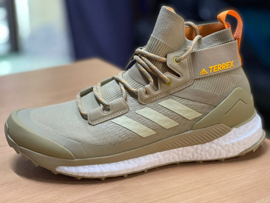 Adidas Terrex Free Hiker Beige (AD-GZ0335) – Zapato de senderismo ligero y transpirable con suela de tracción avanzada, ideal para aventuras outdoor y trekking