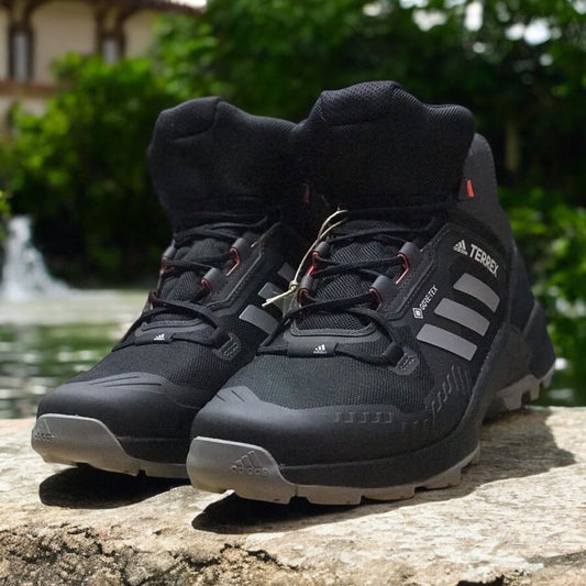 Adidas Swift 3 negro (FW2762) – Zapatillas deportivas de estilo urbano, con diseño en negro y detalles minimalistas, ideales para el día a día y actividades ligeras