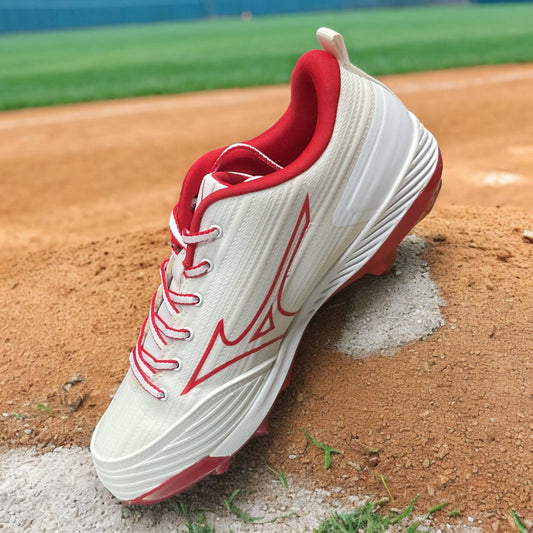 Zapatillas de béisbol MIZUNO Sweep 6 en blanco y rojo, con suela de tacos para tracción óptima y materiales ligeros para mayor comodidad