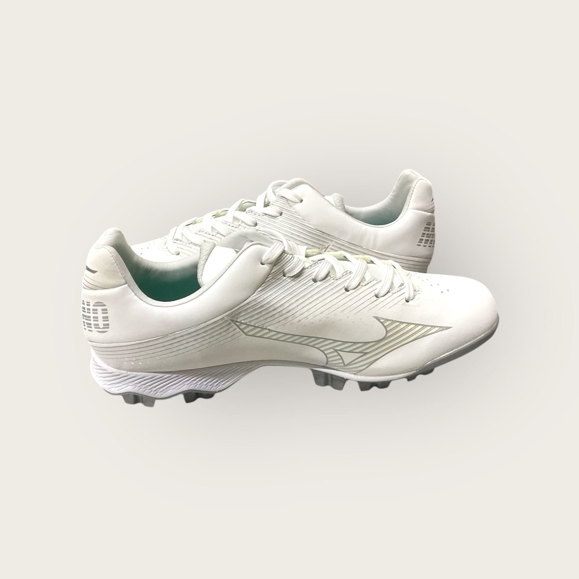 Zapatillas de béisbol Wave Finch Lightrevo en blanco y gris, con tecnología Wave para amortiguación y tracción óptima en el campo