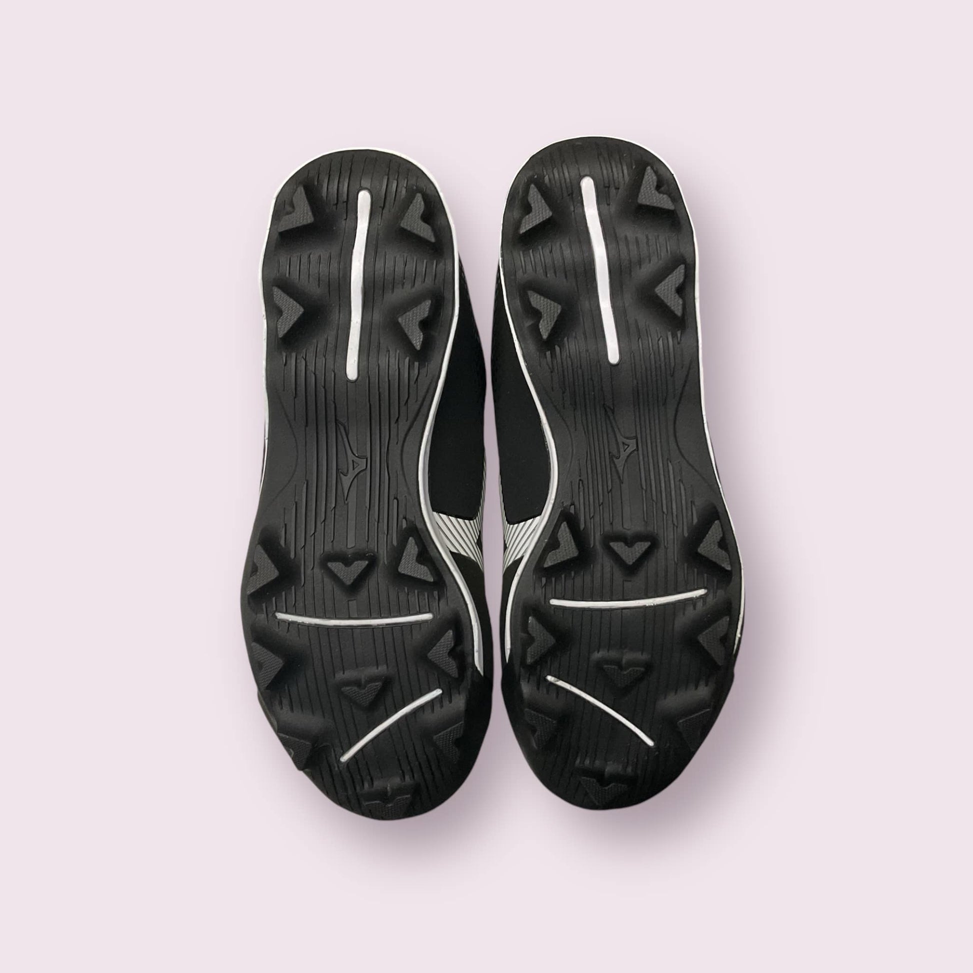 Zapatillas de béisbol Wave Finch Lightrevo Jr en negro, con tecnología Wave para amortiguación y suela de tacos para tracción óptima