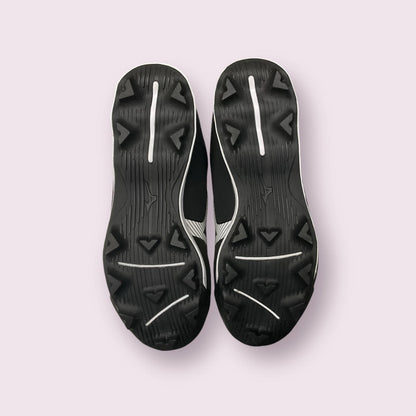Zapatillas de béisbol Wave Finch Lightrevo Jr en negro, con tecnología Wave para amortiguación y suela de tacos para tracción óptima